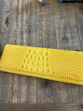 Yellow Clutch
